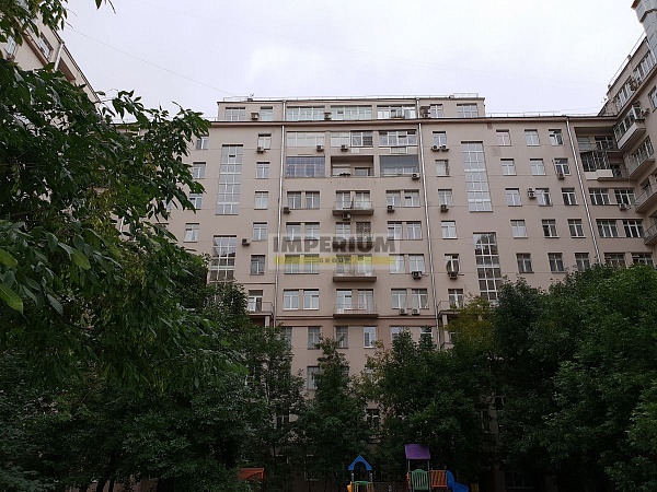 Дом на набережной